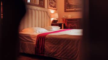 Kamar Double Premium | Area keluarga | Televisi layar datar 40-inci dengan saluran TV kabel dan TV