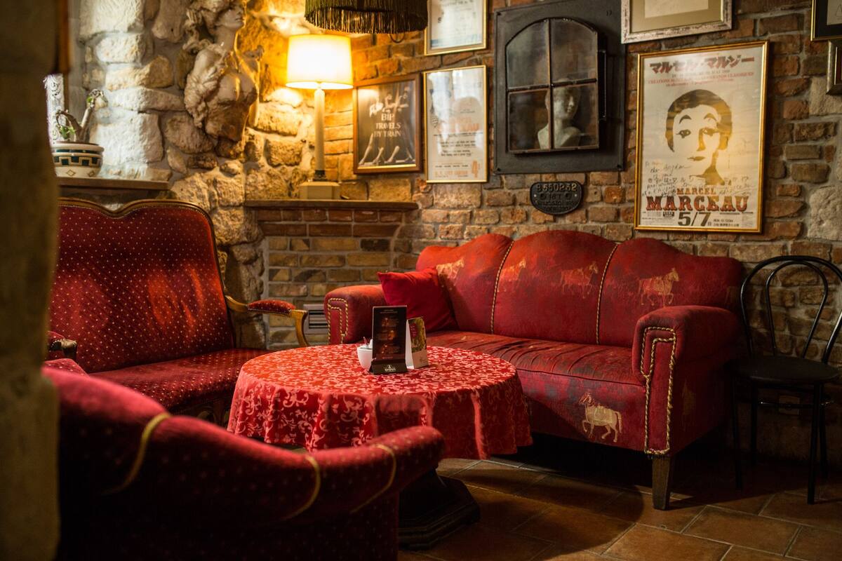 breakfast, lunch, dinner served; local cuisine