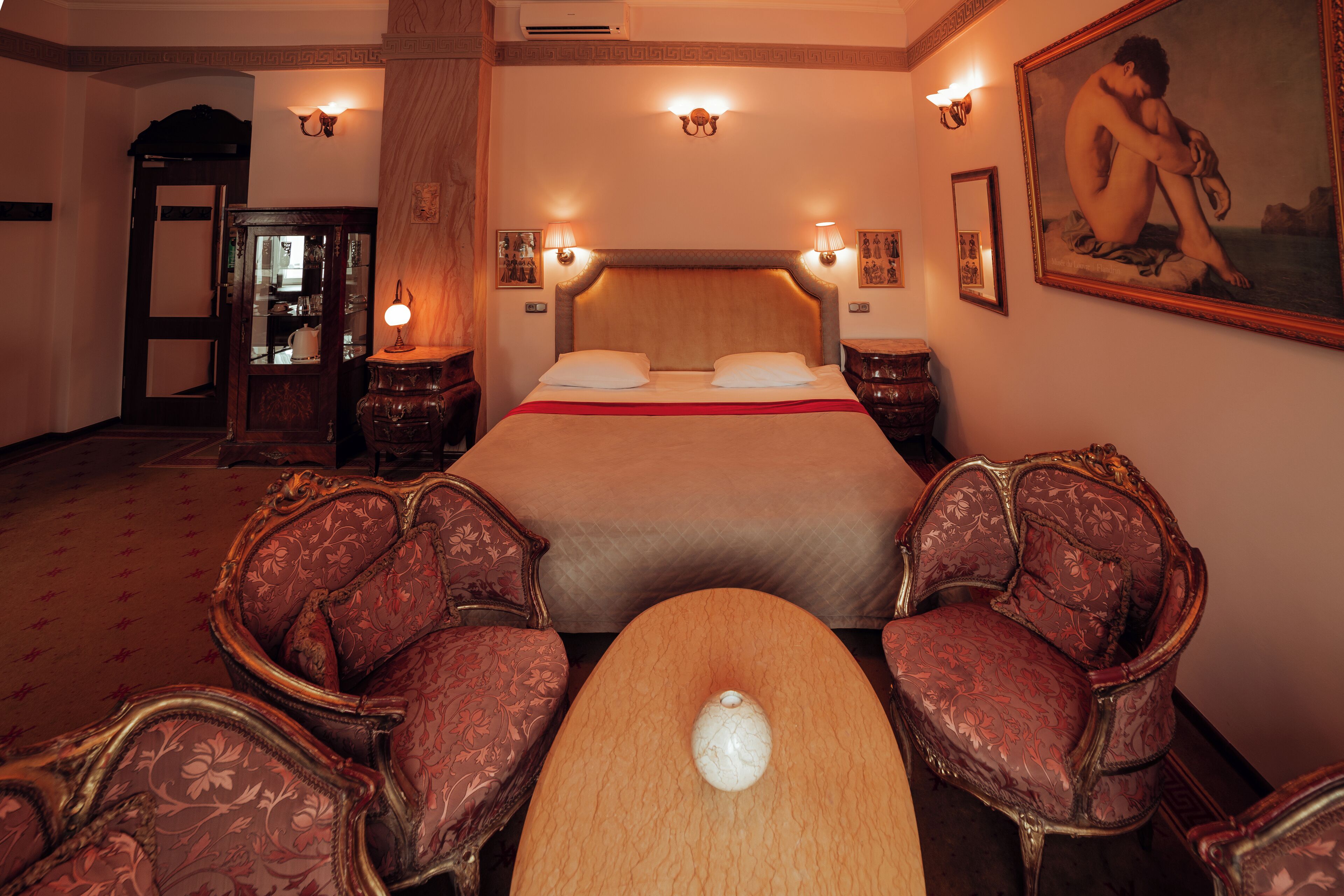 exclusive double room | living area | 40-inch flat-screen tv with cable channels, tv