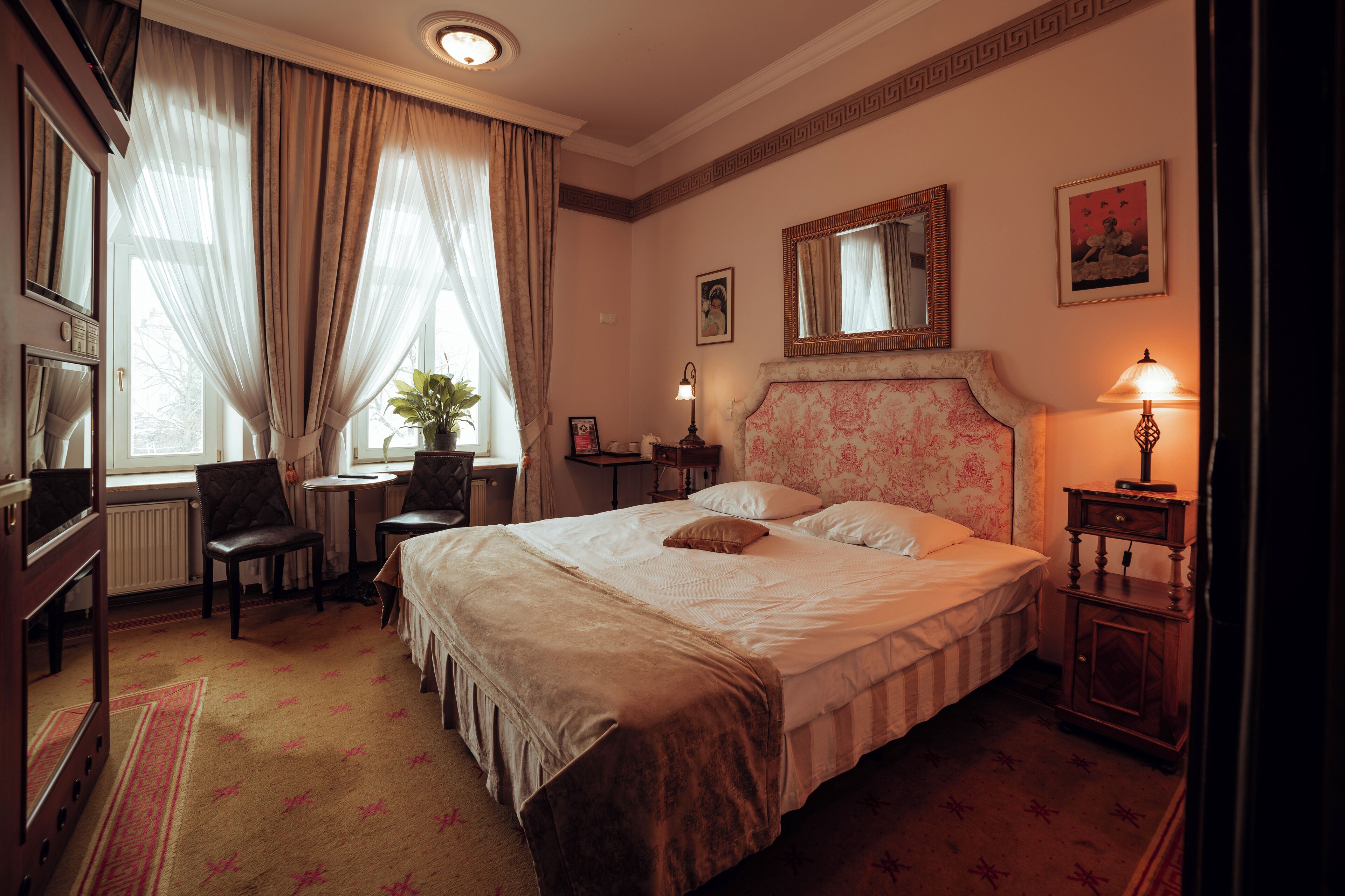 Kamar Double Premium | Seprai katun Mesir, seprai premium, dan didekorasi berbeda-beda