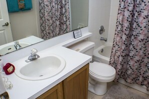 Family Villa, Private Pool, Garden Area | Bathroom - Ip60385 - Davenport Lakes - 4 Bed 2 Baths Villa (Davenport)