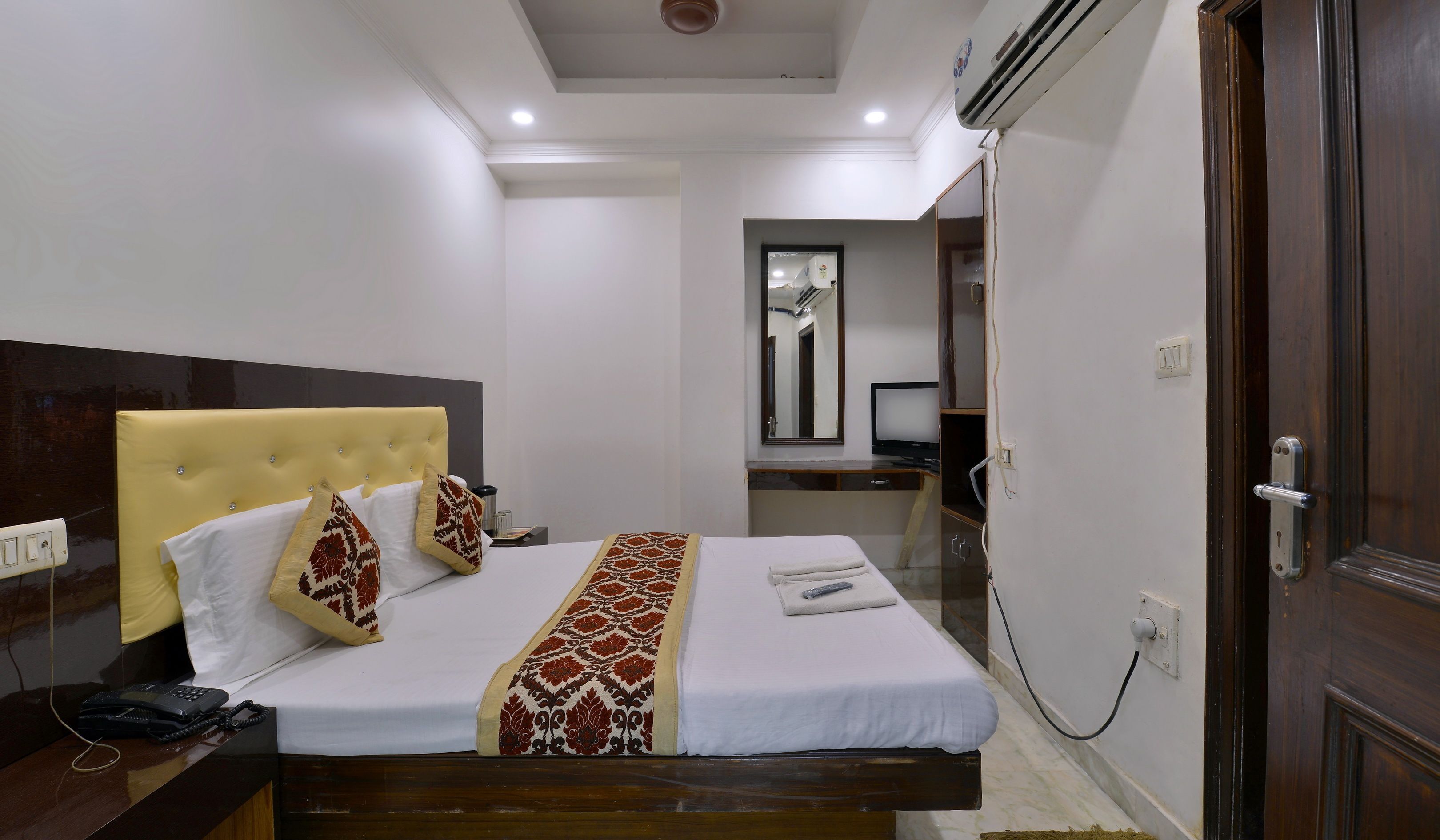Rollaway beds, free WiFi
