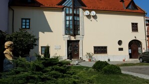 Unclassified image, 3 of 24, button - Lenau Ház (Pusztavacs)