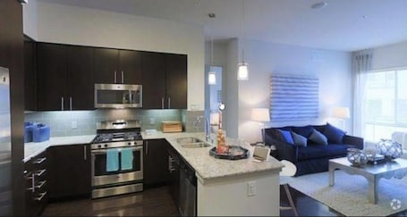 Ropa de cama de alta calidad y minibar