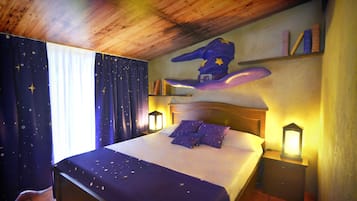 In-room safe, blackout drapes, soundproofing