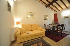 Apartment, 2 Schlafzimmer | Wohnzimmer