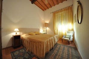 2 habitaciones, tabla de planchar con plancha, cunas y wifi gratis 