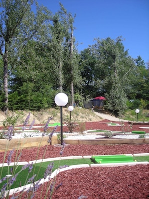 Mini-golf