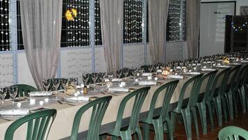 Tempat makan keluarga