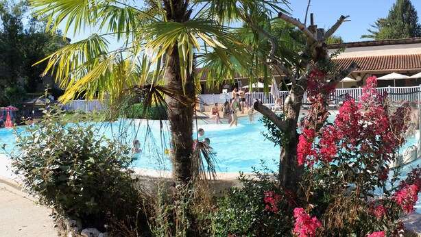 2 piscinas al aire libre, sombrillas, tumbonas
