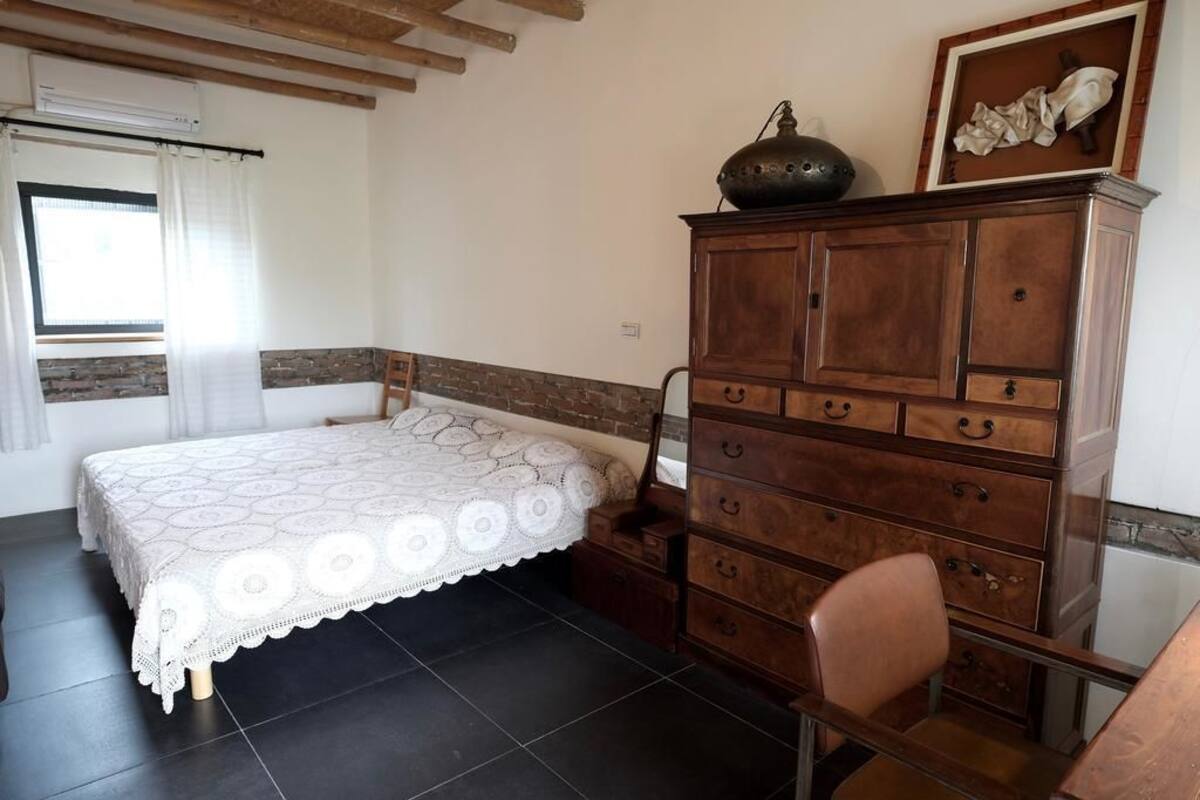 Basic Double Room, Shared Bathroom