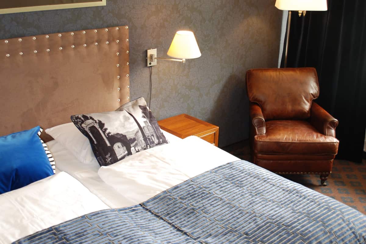 twin room, balcony (america wing) | room amenity