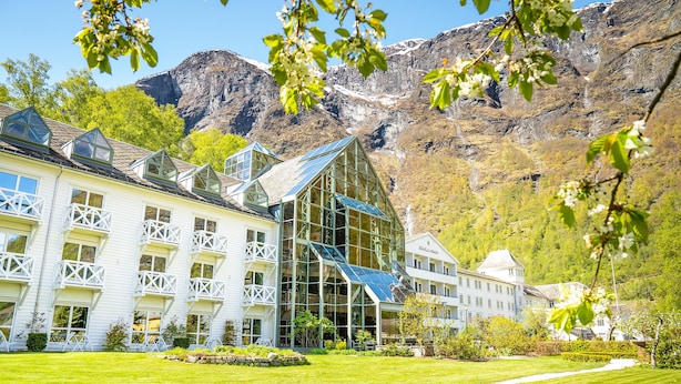 A hotel with multiple floors, large windows, and a mountain backdrop. - Fretheim Hotel (Aurland)