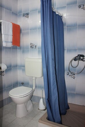 อพาร์ทเมนท์, 1 ห้องนอน (4) | ห้องน้ำ | ฝักบัว, ผ้าเช็ดตัว