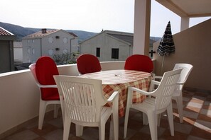 อพาร์ทเมนท์, 2 ห้องนอน (3) | ระเบียง