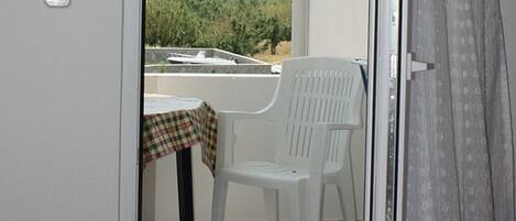 Standard Studio, 1 Queen Bed (12) | Balcony