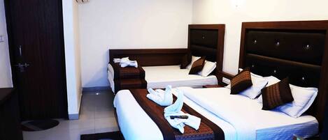 Family Room | Rollaway beds, free WiFi