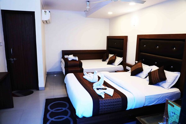 Chambre Familiale | Lits pliants/supplémentaires, Wi-Fi gratuit