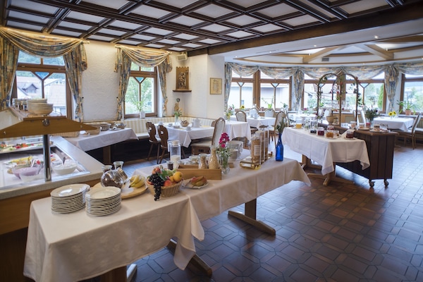 Tägliches Frühstücksbuffet gegen Gebühr