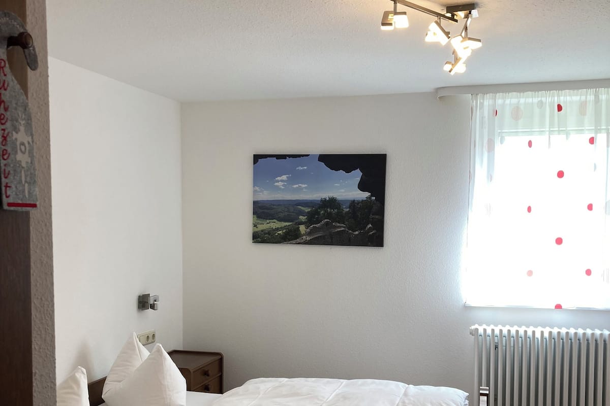 Doppia Basic (Haupthaus) | 1 camera, tende oscuranti, ferro/asse da stiro, Wi-Fi gratuito