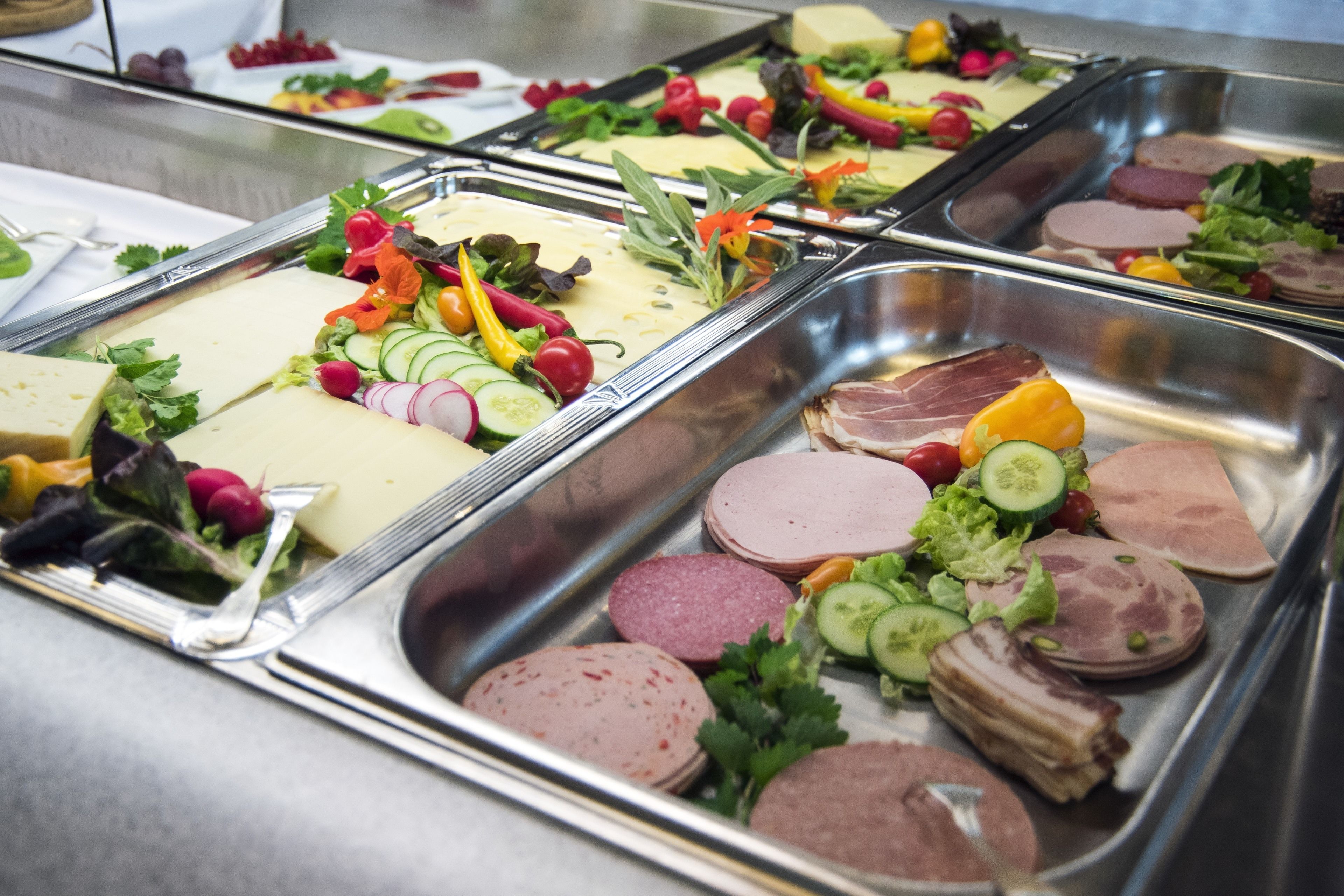 daily buffet breakfast for a fee