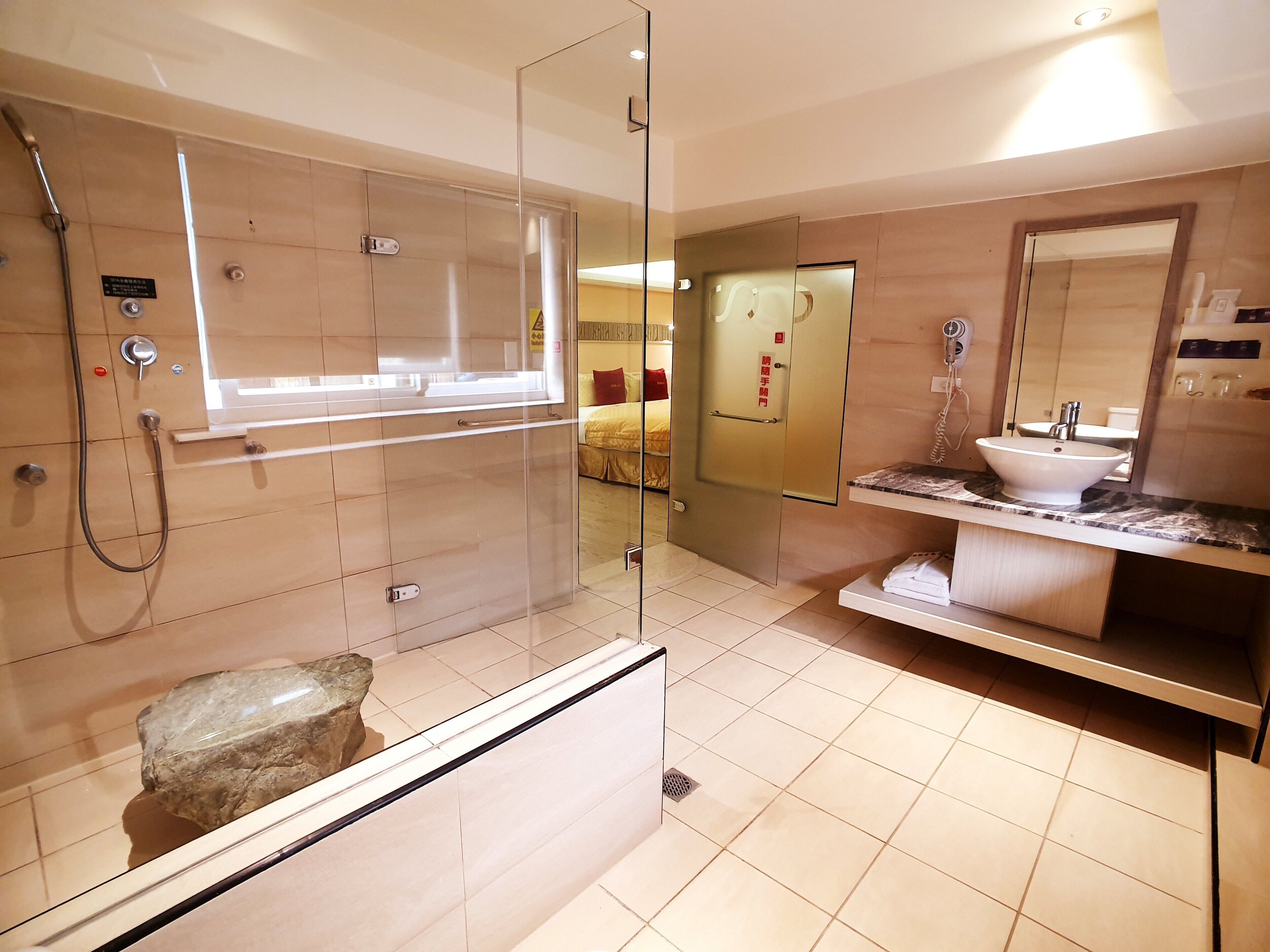 separate bathtub and shower, deep-soaking bathtub, rainfall showerhead