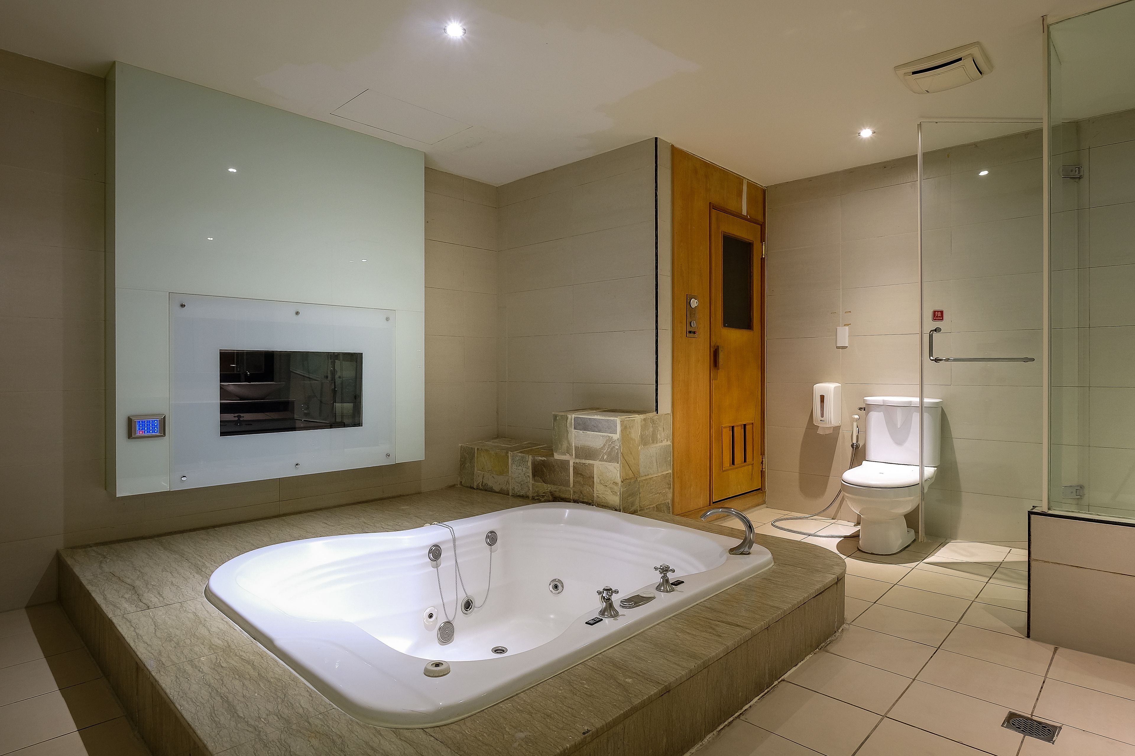 deluxe double room, 1 king bed | bathroom | separate bathtub and shower, deep-soaking bathtub, rainfall showerhead