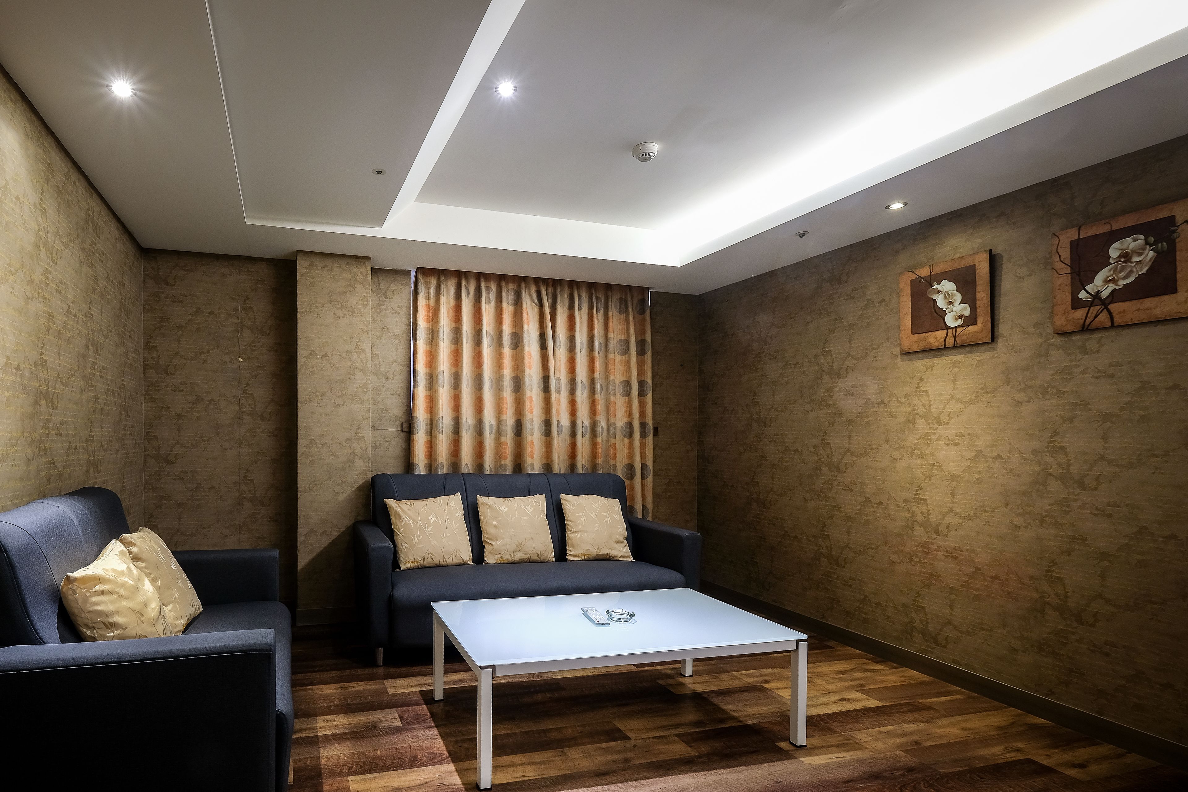 deluxe double room, 1 king bed | free minibar, individually furnished, desk, blackout curtains