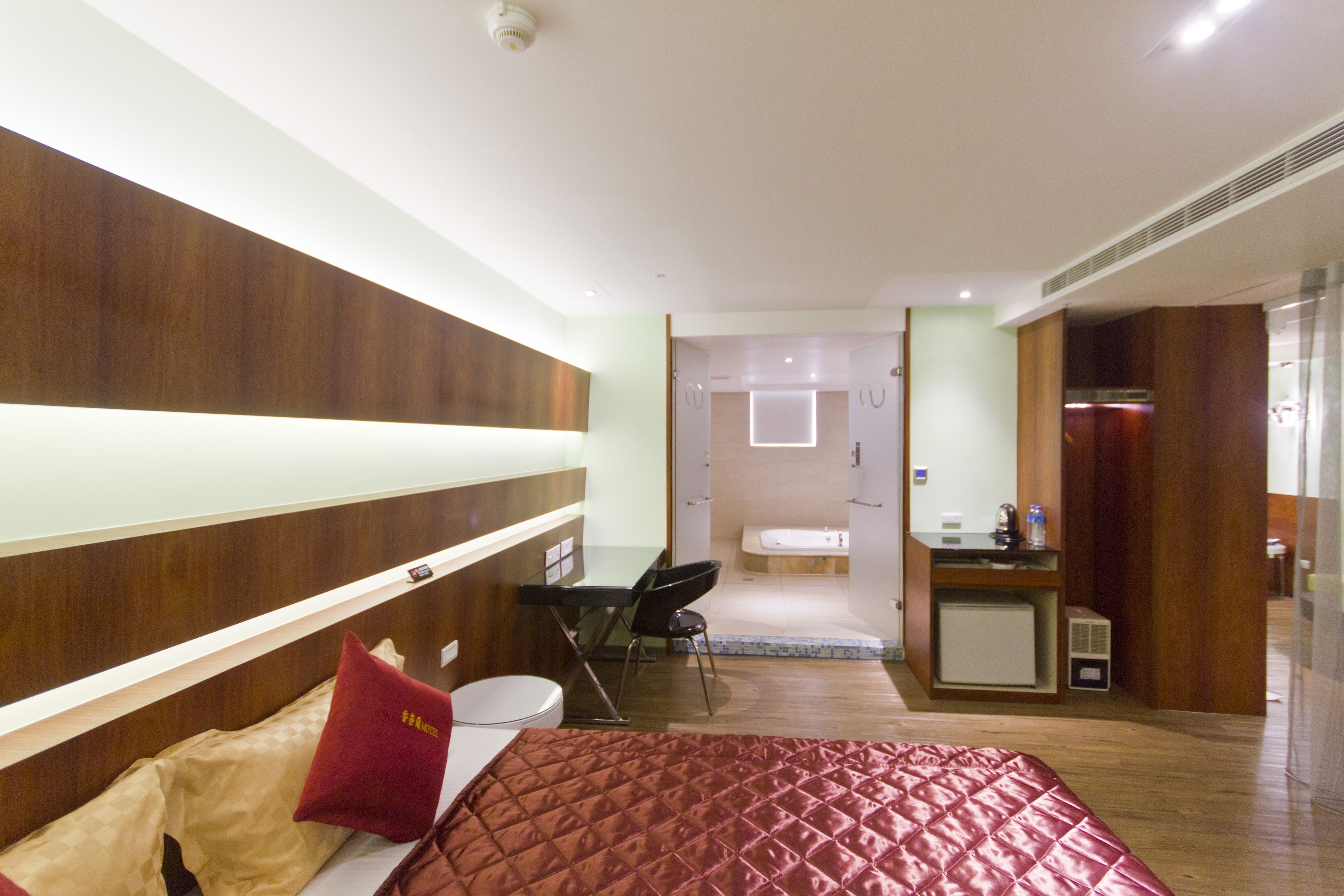 comfort quadruple room, multiple beds, non smoking | free minibar, individually furnished, desk, blackout curtains