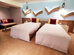 Business Twin Room, Multiple Beds | Free minibar, individually furnished, desk, blackout curtains - Surreal Motel- XinJhung Branch (New Taipei City)