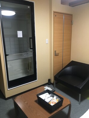 Single Room | Living room