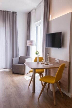 1 bedroom, desk, soundproofing, rollaway beds - Apartment - Boardinghouse on Teuto (Lengerich)