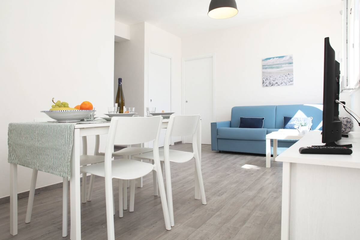 Apartamento superior, terraço, vista para a montanha | Ferros/tábuas de passar roupa, berços grátis, Wi-Fi de cortesia