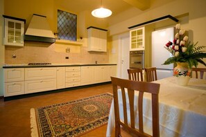 Apartment, 3 Schlafzimmer | Eigene Küche | Großer Kühlschrank, Ofen, Geschirrspüler