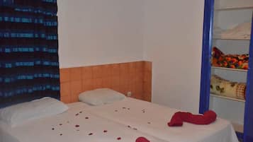 Room, Shared Bathroom | In-room safe, blackout drapes, iron/ironing board, free WiFi