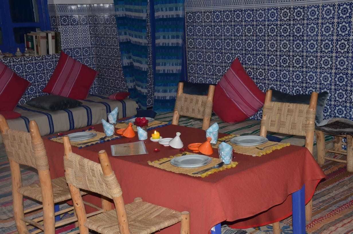 Se sirven desayunos, almuerzos y cenas; cocina local e internacional