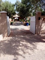 Entrada al alojamiento