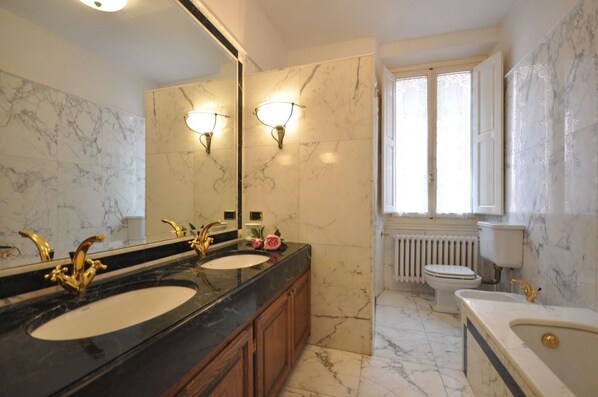 Apartment, 2 Bedrooms | Bathroom | Separate tub and shower, hair dryer, bidet, towels