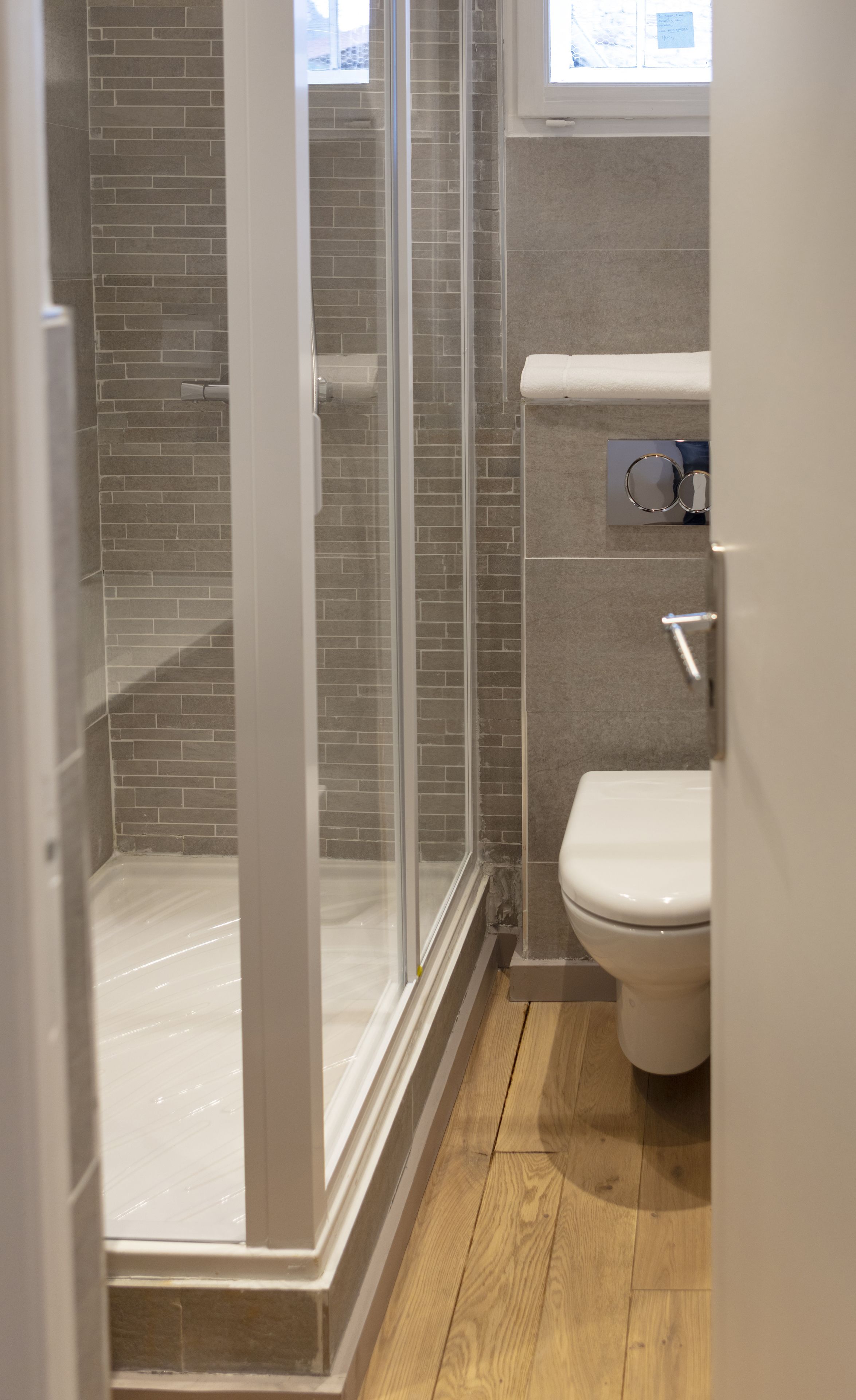 double room (lys de pomponne) | bathroom | shower, rainfall showerhead, free toiletries, hair dryer