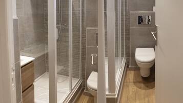 Habitación doble (Lys de Pomponne) | Baño | Ducha y cabezal de ducha tipo lluvia