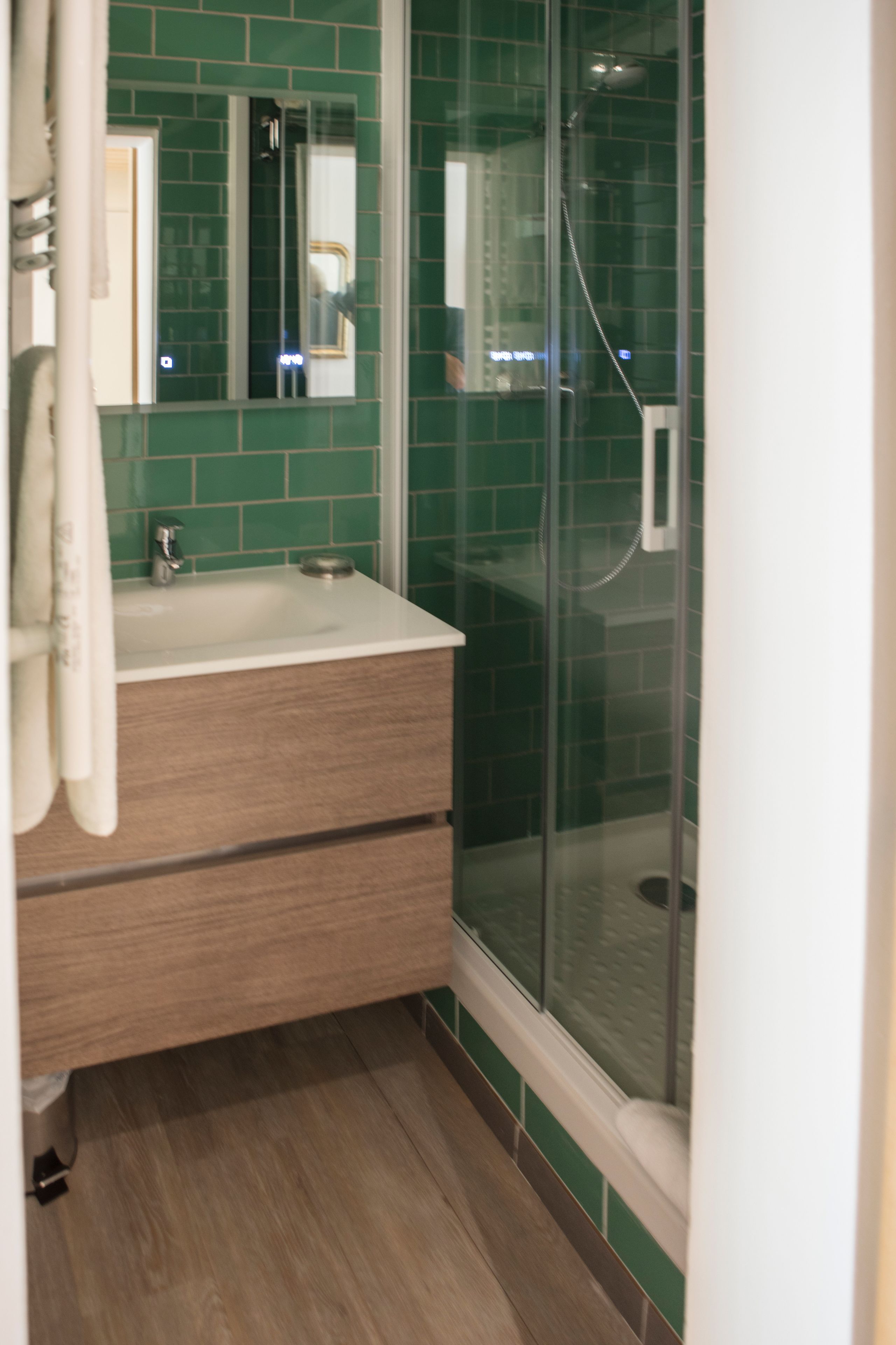 double room (les coquelicots) | bathroom sink