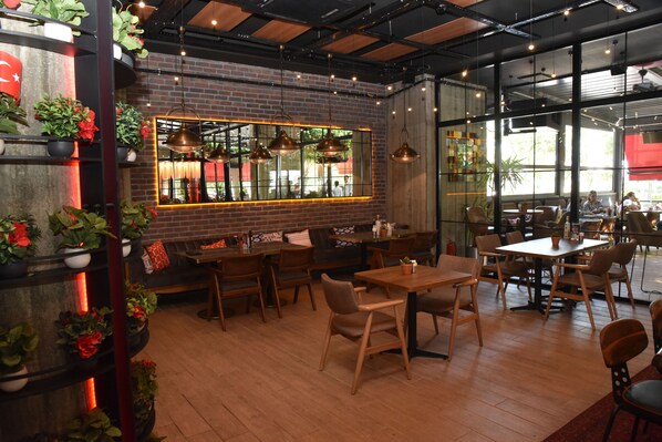 Free daily buffet breakfast - Yeşilyurt Park Otel (Corlu)