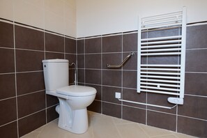 Double Room (Causses) | Bathroom | Shower, free toiletries, hair dryer, towels - Lauz'oustal - Maison d'hôtes (Montrodat)