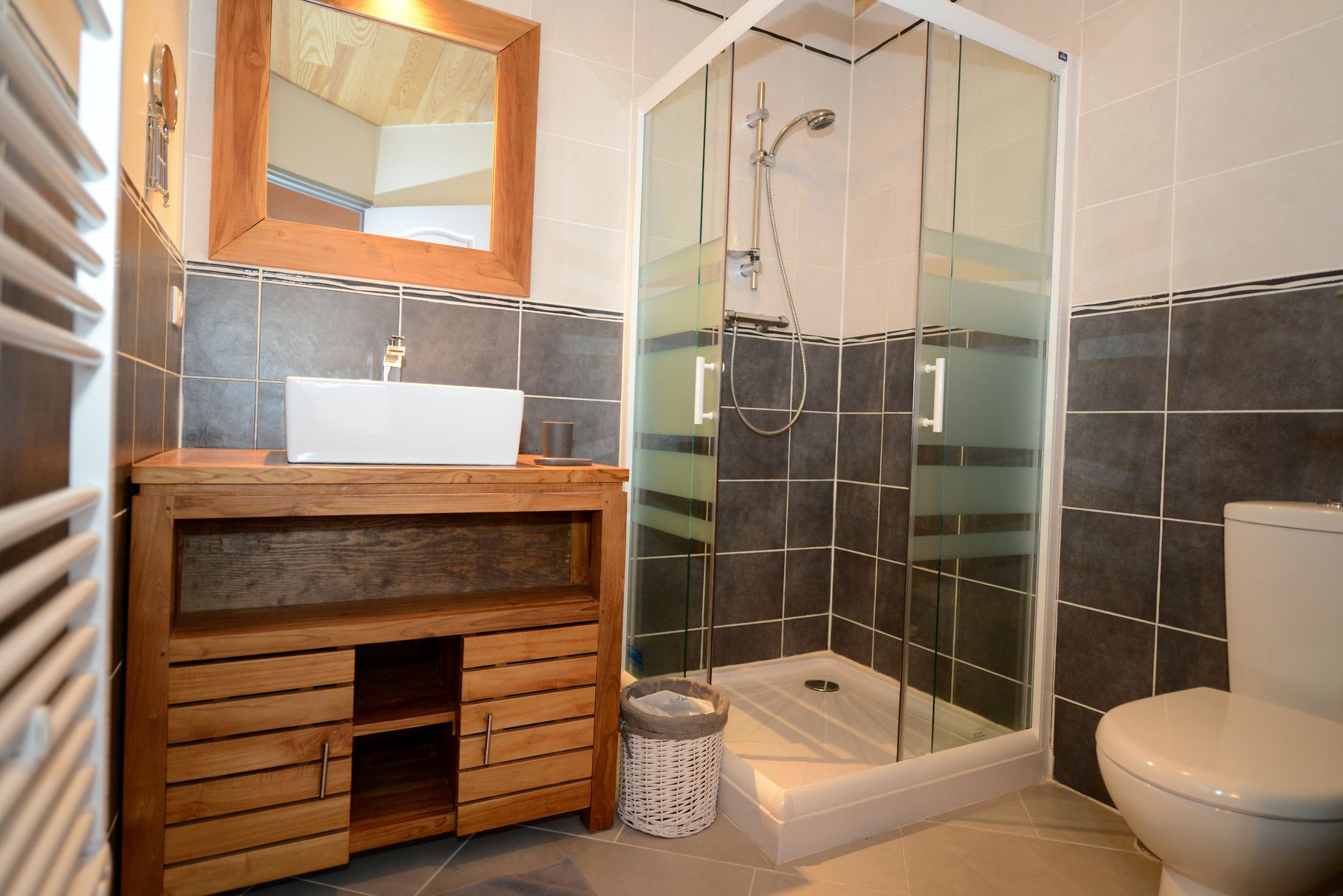 Double Room (Aubrac) | Bathroom shower