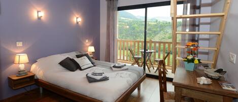 Double Room (Aubrac) | Individually decorated, individually furnished, desk, soundproofing