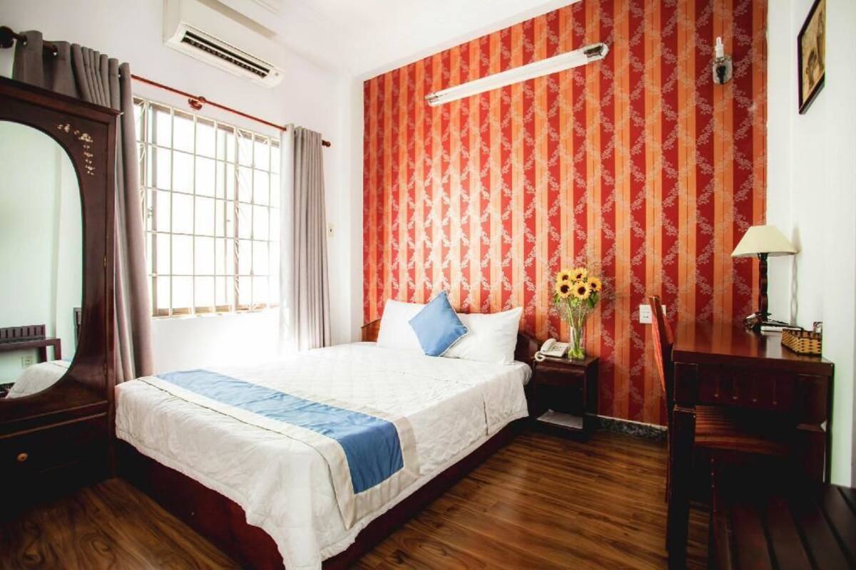 Standard Double Room | Minibar, in-room safe, desk, soundproofing