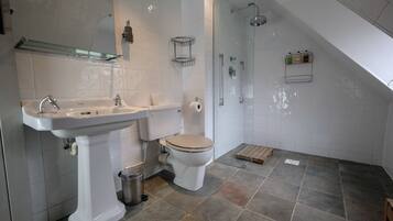Cottage, 5 Bedrooms | Bathroom | Free toiletries, hair dryer, towels