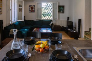 아파트, 침실 2개 | 거실 | 평면 TV, 넷플릭스