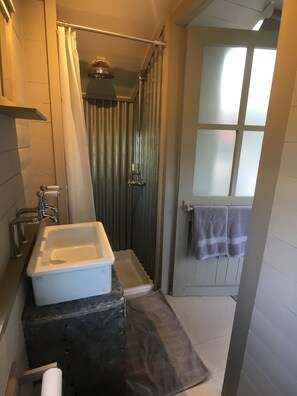 Bungalow | Bathroom - The Old Greenhouse (Bath)