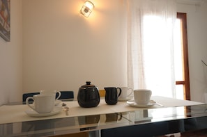 Apartment, 2 Bedrooms | In-room dining